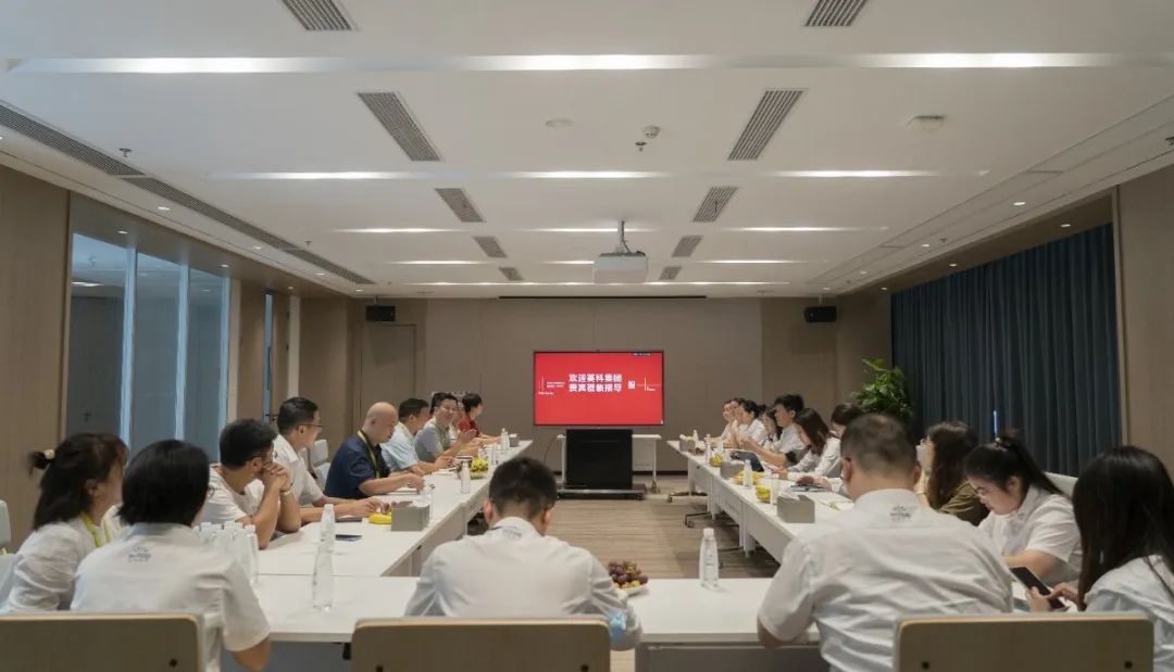 英科集团一行莅临yp街机电子科技参观访问